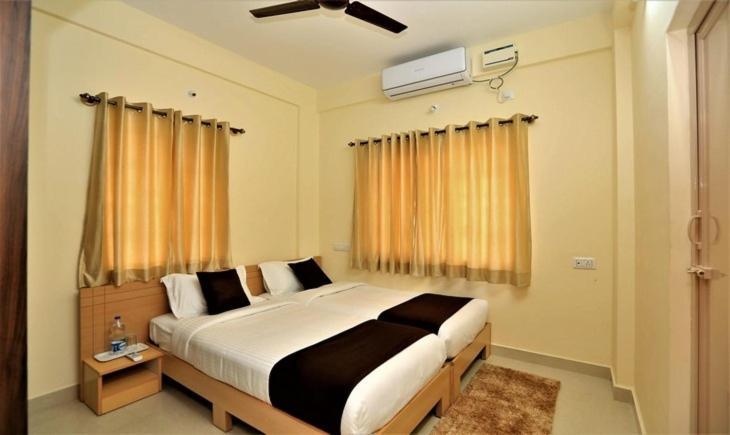 Hotel Three Points Residency